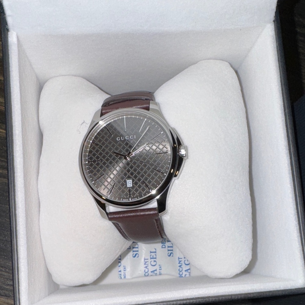 Gucci G-Timeless analog quartz Calfskin Leather strap men watch